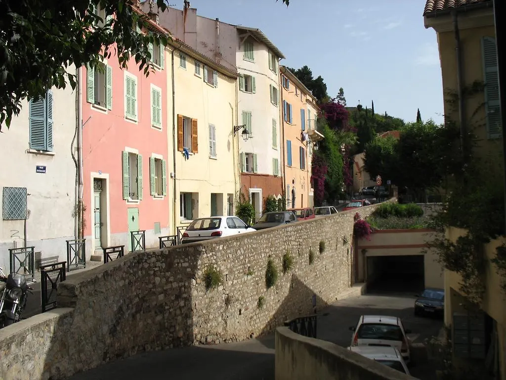 Le Barbacane Apartment Hyeres 0*,