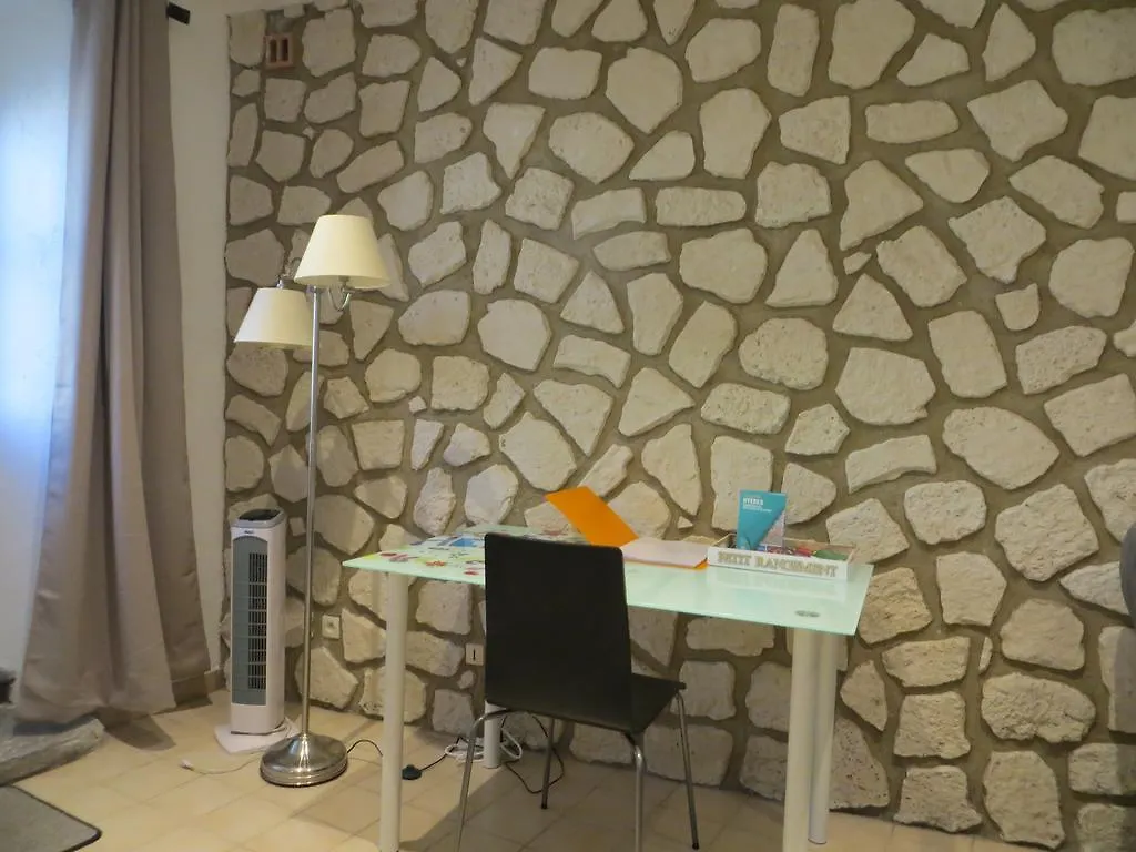 Le Barbacane Apartment Hyeres 0*,